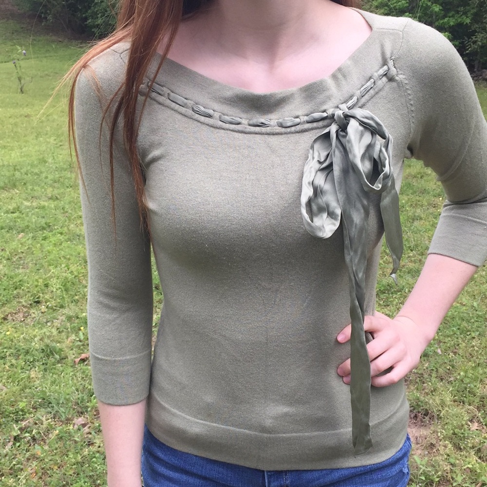 Green blouse with ribbon